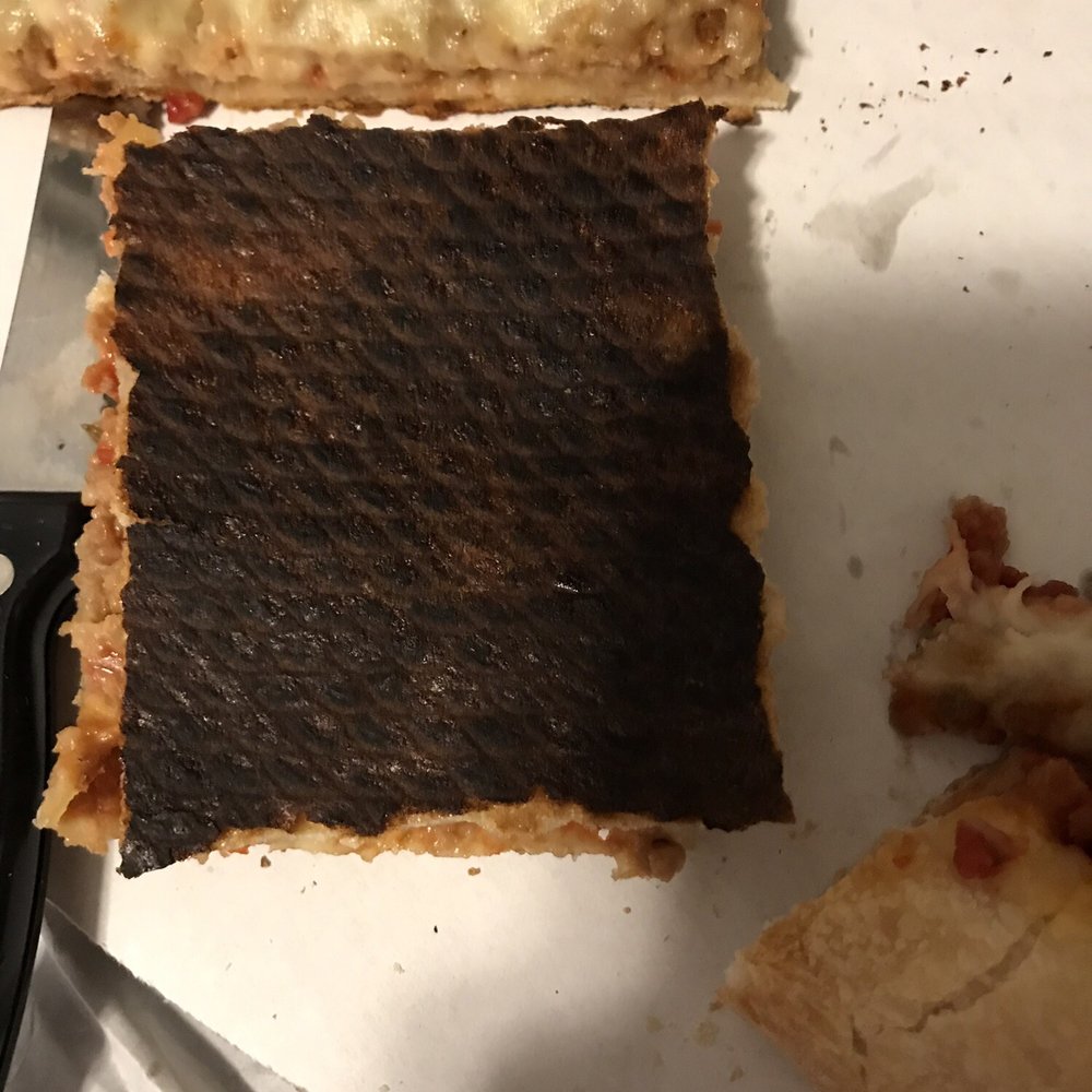 Burnt crappy pizza Burnt crappy pizza