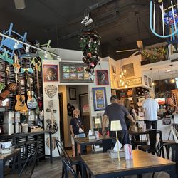 Pammie's Sammies - Inside