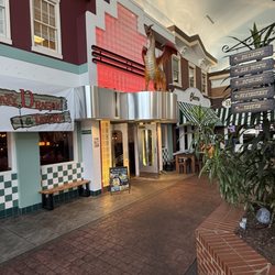 Crazy Dragon & Tavern - Exterior door is still inside air conditioning!