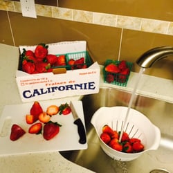 Ochoa's Fresh Fruits - best way to buy strawberries - in a big ole' box with those little green mini-baskets.