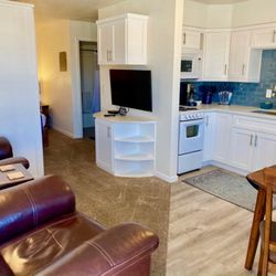 Shangri-La River Suites Motel - Clean and comfortable!