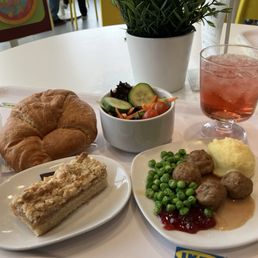 Mini salad, kids Swedish meatball meal, apple crumble, croissant and drink! Mini salad, kids Swedish meatball meal, apple crumble, croissant and drink!
