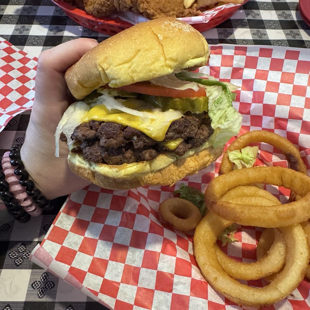 Chubby's Restaurant - Juicy smash burger - Southern Near Me - Sevierville, Tennessee Chubby's Restaurant - Juicy smash burger - Southern Near Me - Sevierville, Tennessee