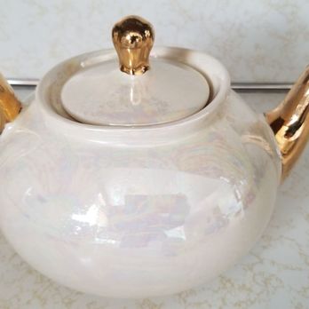 Estate Services - My opalescent, made in the U.S.A. tea pot. Got it for a reasonable cost. - Antiques Near Me - West Warwick, Rhode Island