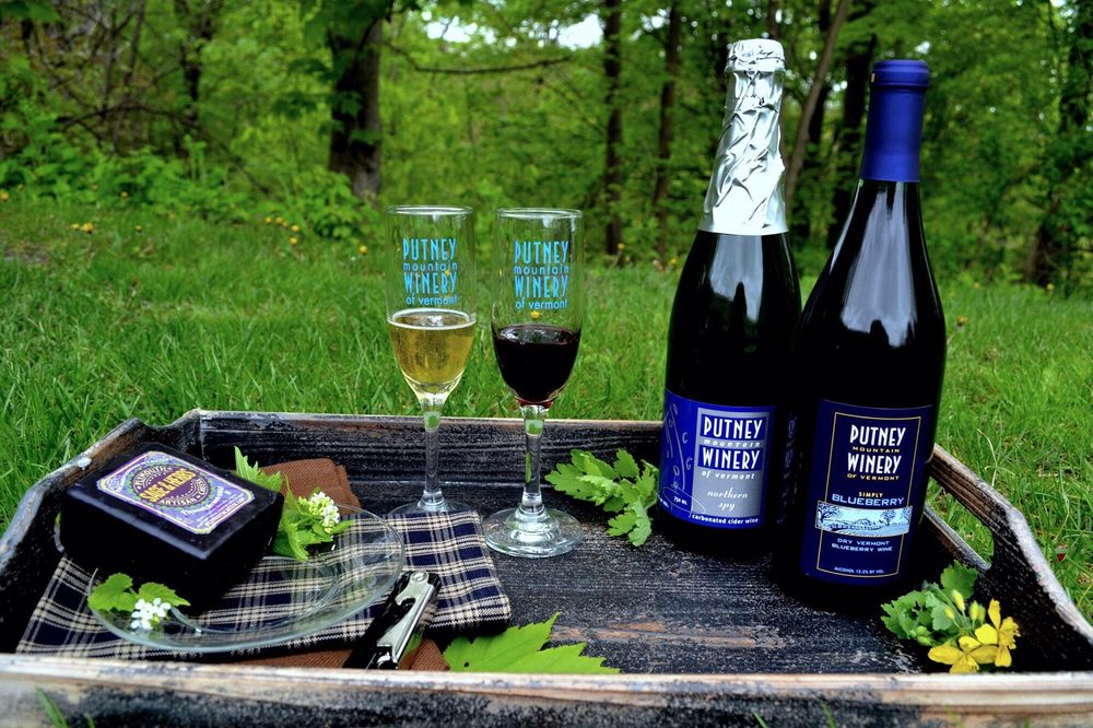 Putney Mountain Winery Logo