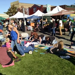 Pastel's On The Plaza - The crowd growing