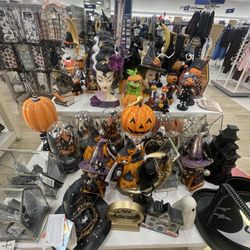 Marshalls Department Store - Halloween decor