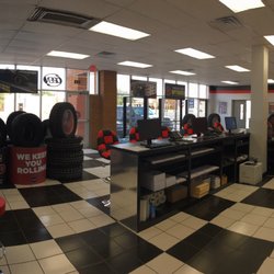 RNR Tire Express Lubbock North - RNR showroom floor