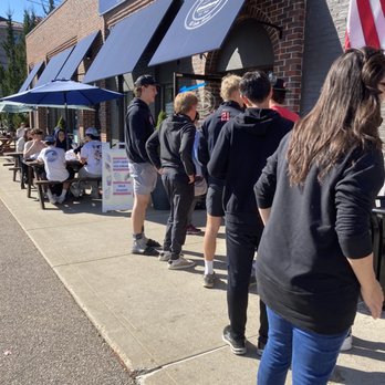 The Linden Store - Always a lot of people waiting on the line - Delis Near Me - Wellesley, Massachusetts