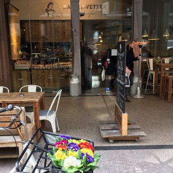 KAISERWETTER - Kaiserwetter storefront, complete with a flowered delivery bike :) - Cafes Near Me - Hamburg, HH