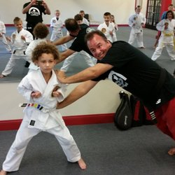 Villari's Martial Arts - Master Dave showing the power of the horse stance!