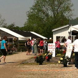 Zimmerman Greenhouse - Picture of the grounds from front parking
