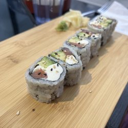 Umami Sushi & Grill - Philadelphia Roll