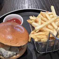 Frankie's Sports Bar & Grill - Big Smoke Burger