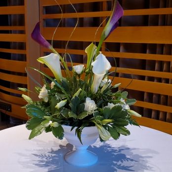 Leaning Lily - Event centerpiece - Florists Near Me - Richmond, Indiana Leaning Lily - Event centerpiece - Florists Near Me - Richmond, Indiana