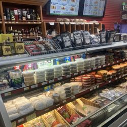 Pelican Plaza Grocery & Deli - Charcuterie fare