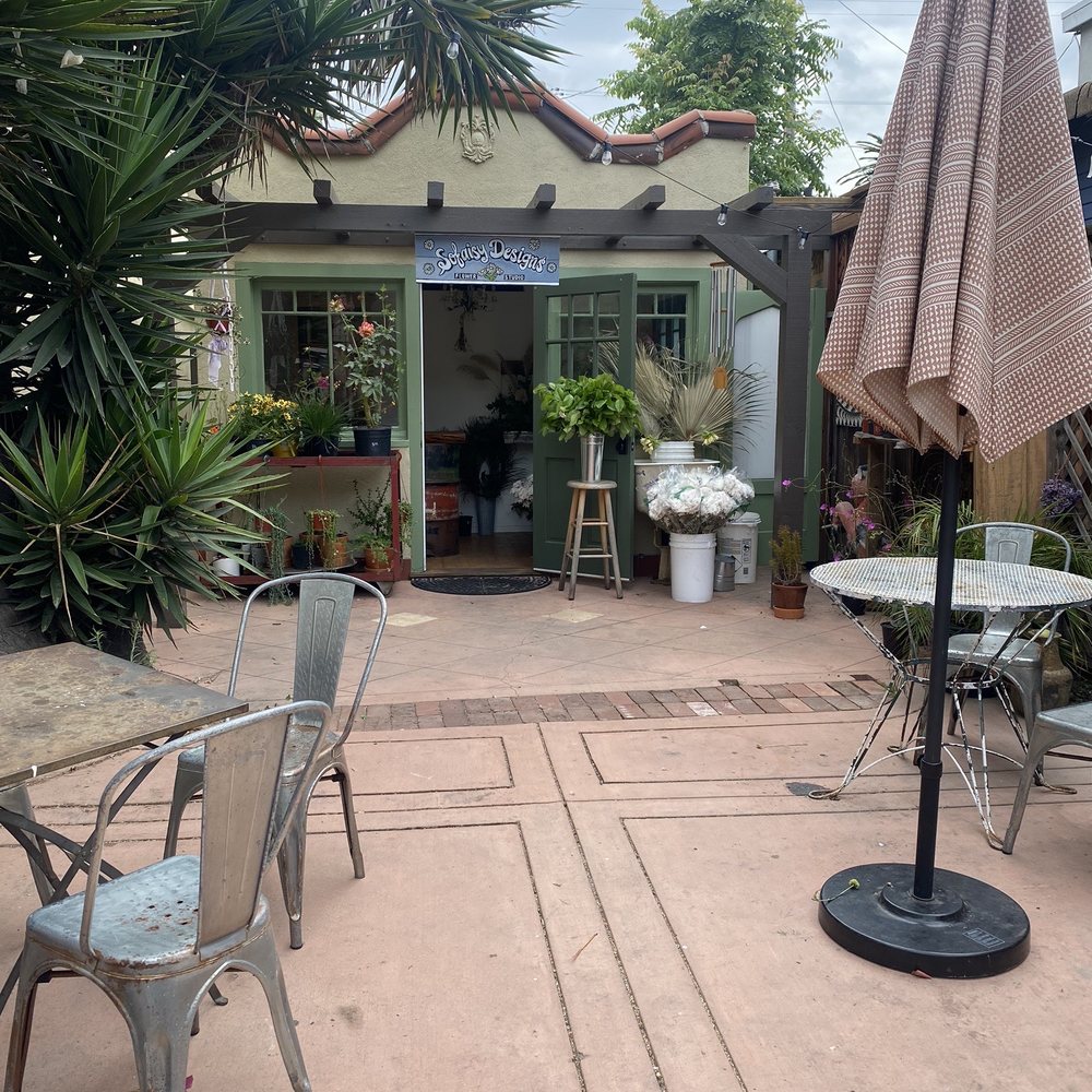 The Canal Market - Patio seating with flower shop - Beer, Wine & Spirits Near Me - Venice, California The Canal Market - Patio seating with flower shop - Beer, Wine & Spirits Near Me - Venice, California