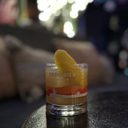 Todo Bien - Changing Timezones cocktail - absolutely loved the glass! I should've asked if it was for purchase