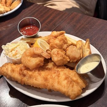 Olde Yorke - Fisherman's Platter - Seafood Near Me - East York, Ontario