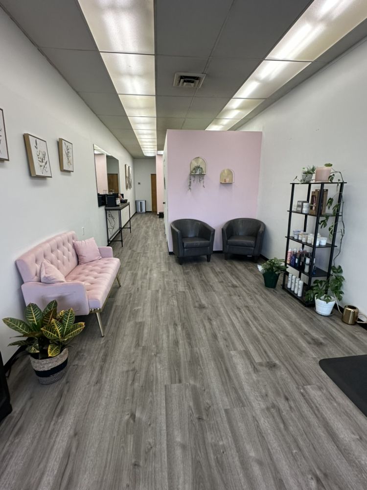 PETALS AND PEARLS BEAUTY LOUNGE Updated October 2024 Request an
