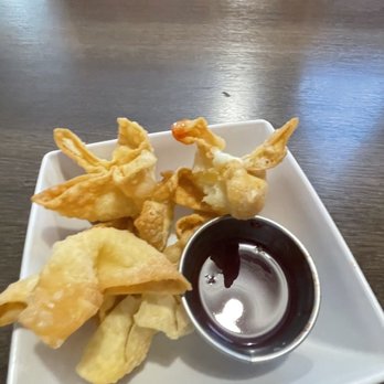 Xin bowl Asian Bistro - Crab Rangoon fresh loved the sauce not to sweet - Asian Fusion Near Me - Ridgecrest, California