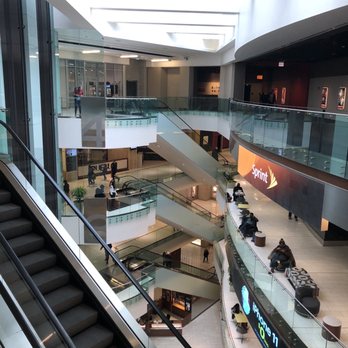 Block 37 - Very spacious and peaceful - Shopping Centers Near Me - Chicago, Illinois