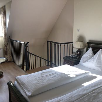 Hotel Schwarzer Adler - The upstairs to the Versace Suite - Hotels Near Me - Innsbruck, 7