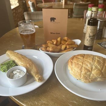 Black Bear Inn - Pubs Near Me - Moreton-in-Marsh, GLS