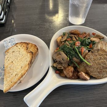 Ryes and Shine - Vegan skillet with sourdough - Breakfast & Brunch Near Me - Cuyahoga Falls, Ohio