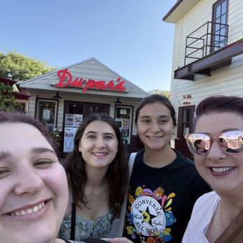 Du-Par's Restaurant - Our group ready to eat. - Bakeries Near Me - Los Angeles, California