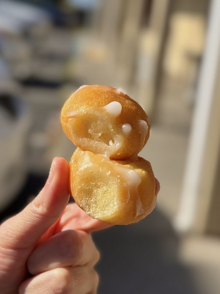 Daybreak Donuts & Ice Cream Logo