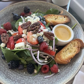Pacific's Edge Restaurant - Spinach Berry Salad - Seafood Near Me - Carmel, California