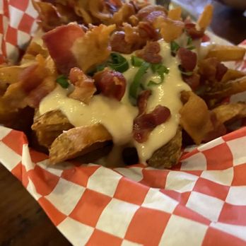 Aloha Beer - Bacon-Fondue Fries - Breweries Near Me - Honolulu, Hawaii