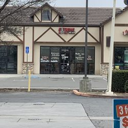 Extreme Looks - Store front.