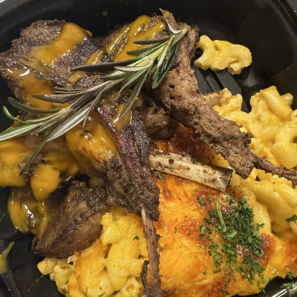 Lamb chops with mac and cheese