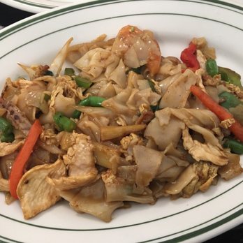 Celadon Thai Restaurant - Drunken Noodles - Thai Near Me - Latham, New York