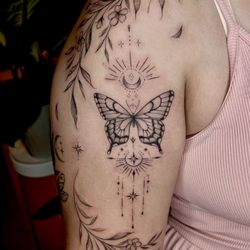 Ink Therapy Studio - Ornamental butterfly with leaves