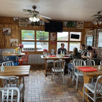 Vera's Backyard Bar-B-Que Logo