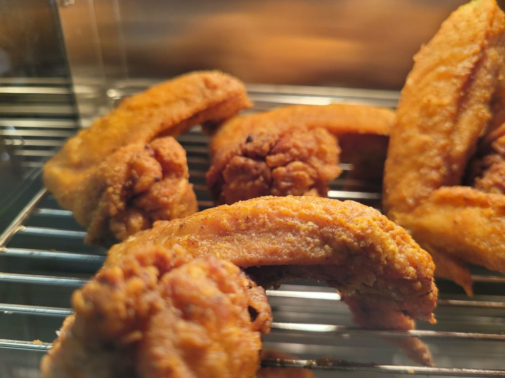 My Daddy's Wings & Waffles Logo