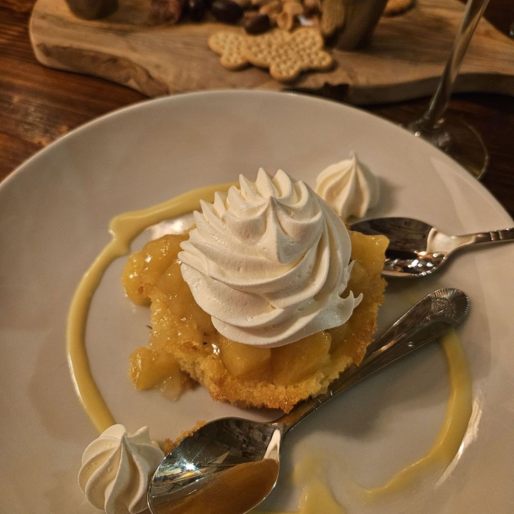 Savanna - White cake with pineapple (my favorite) - Seafood Near Me - Gulf Shores, Alabama Savanna - White cake with pineapple (my favorite) - Seafood Near Me - Gulf Shores, Alabama