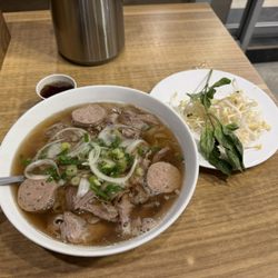 DJ Restaurant Pho Vietnamese