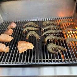 Fresh Fish Maui - Grilling it up!