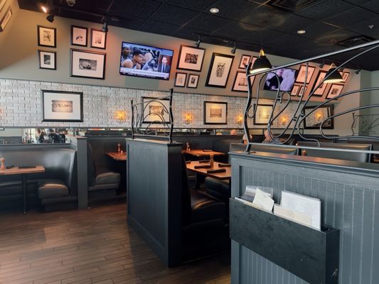 Marlow's Tavern by null