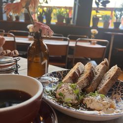 Federal Cafe & Bar