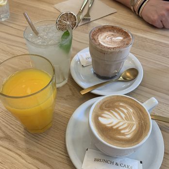 Brunch & Cake - Hand Squeezed Lemonade and OJ, yea and Flat White - Breakfast & Brunch Near Me - Barcelona, B