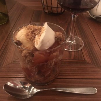 Hippo - Stone fruit sundae: Italian custard gelato, almond crumbs, cream.  Delish. 9.25.19. - American Near Me - Los Angeles, California