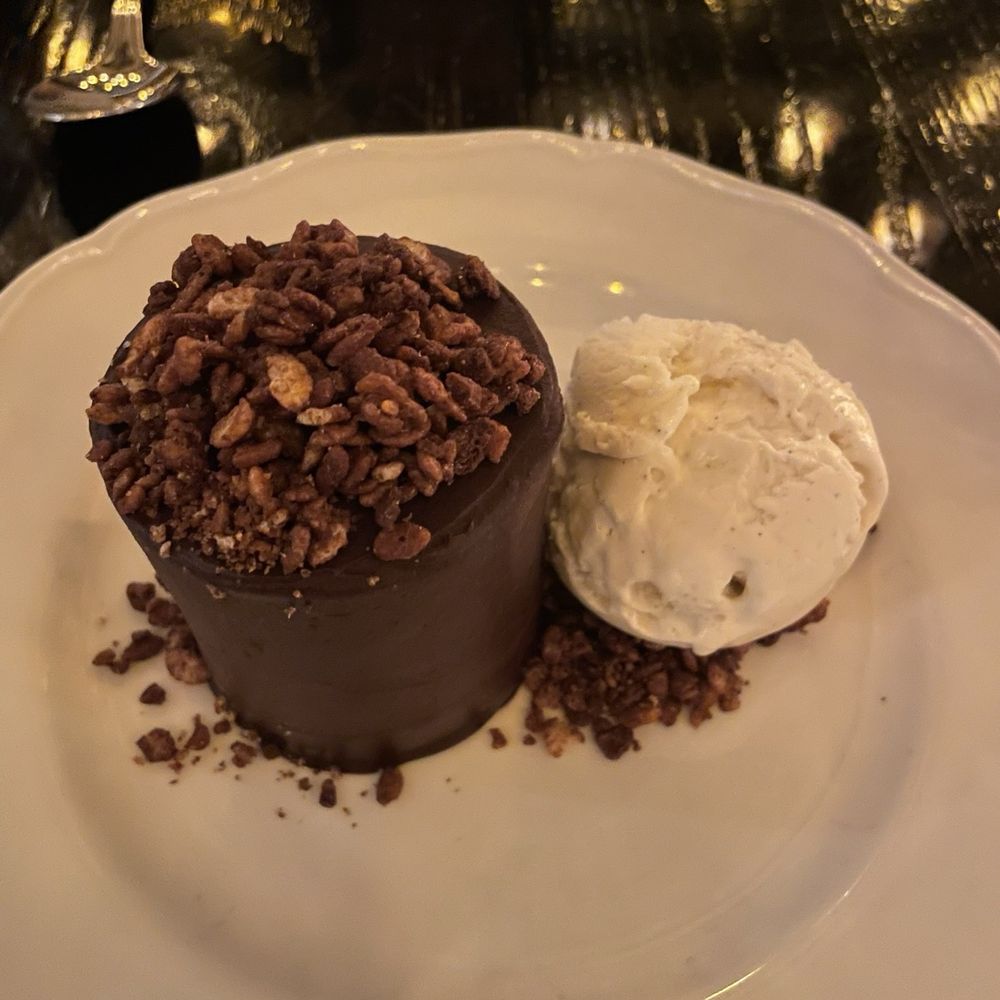 Goodwin’s - Star crunch cake - Cocktail Bars Near Me - Dallas, Texas Goodwin’s - Star crunch cake - Cocktail Bars Near Me - Dallas, Texas