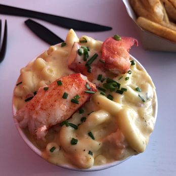 Hook & Anchor - Lobster Sriracha Mac and Cheese - Seafood Near Me - Costa Mesa, California