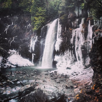 Franklin Falls Trailhead - Half frozen falls. - Hiking Near Me - North Bend, Washington Franklin Falls Trailhead - Half frozen falls. - Hiking Near Me - North Bend, Washington