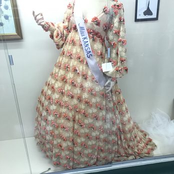 Crawford County Historical Museum - Old fashioned dress - Museums Near Me - Pittsburg, Kansas